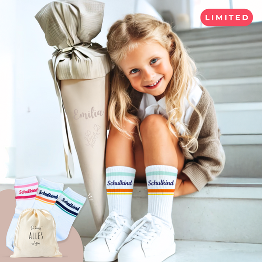 Coole Schulkind Socken | Inkl. Baumwollsäckchen & Mutmacher-Karte als Geschenkeset