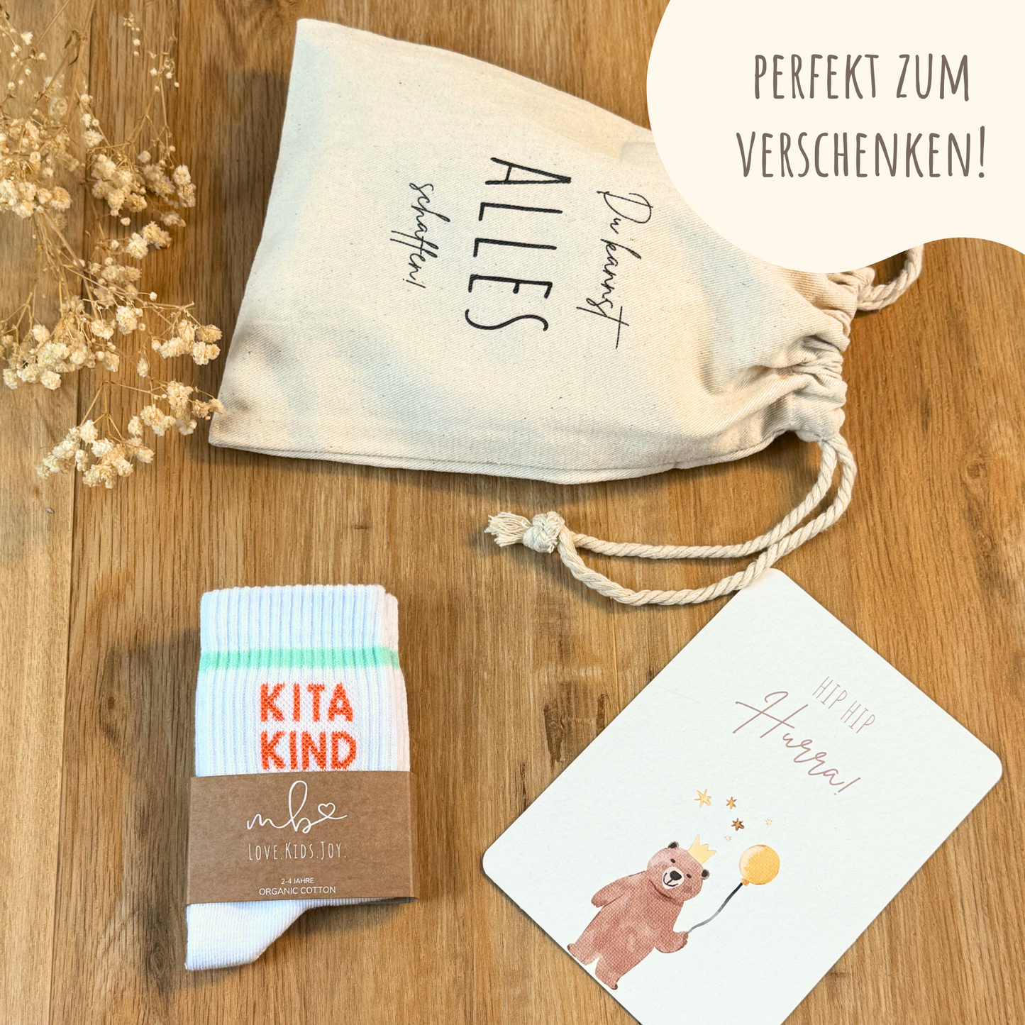 Süße Kitakind Socken | Inkl. Baumwollsäckchen & Mutmacher-Karte als Geschenkeset
