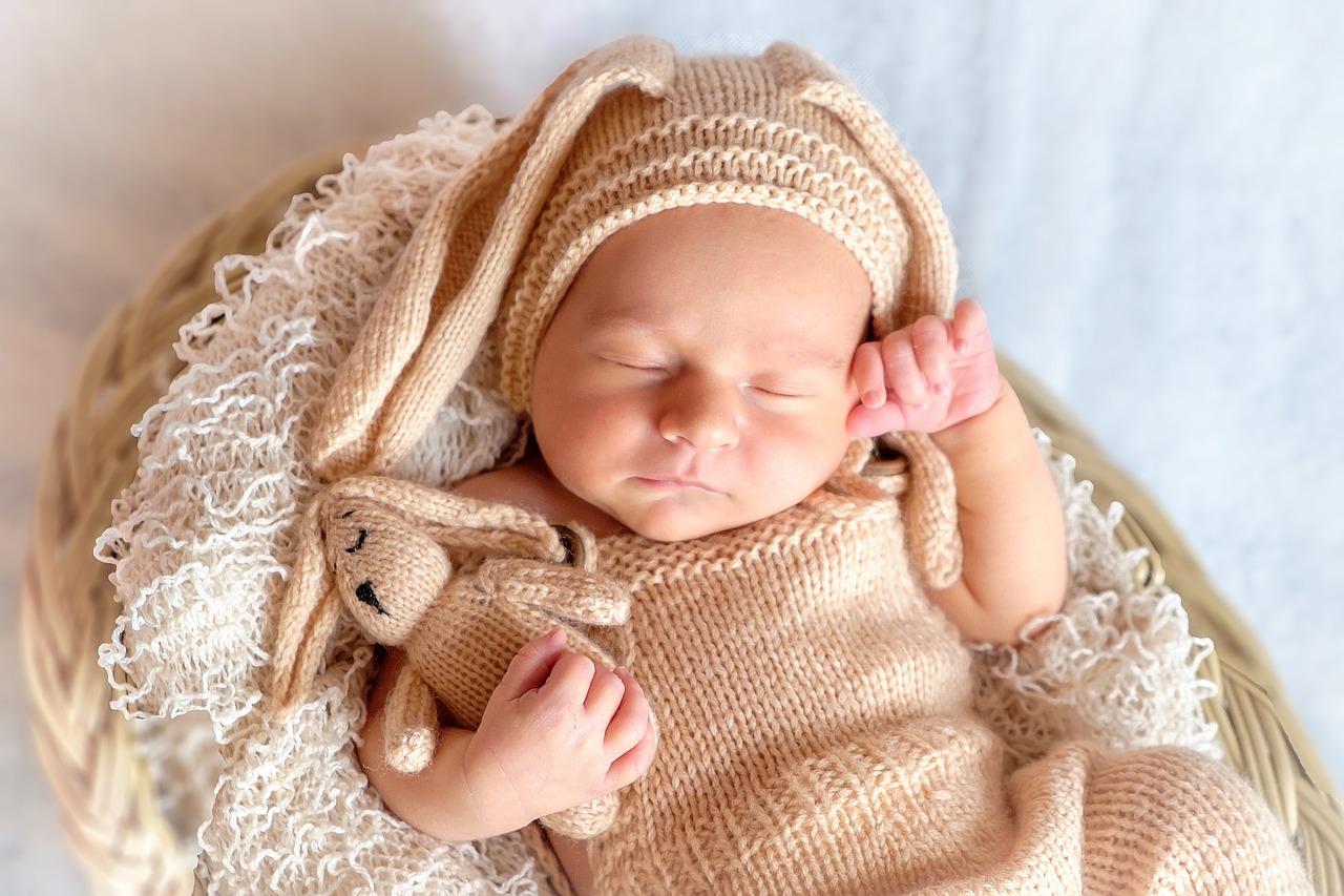 Newborn Shooting mit Häschen-Motto