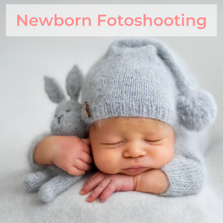 Newborn Fotoshooting Header Baby mit Kuscheltier