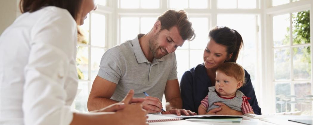 Banner: Die wichtigsten Versicherungen für Baby und Familie