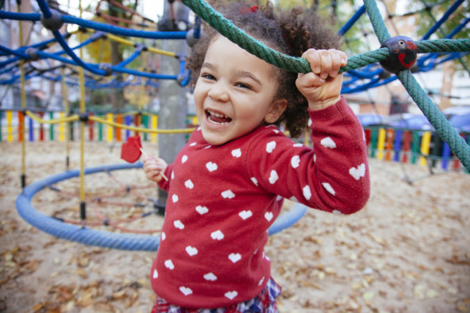 Kind auf dem Spielplatz