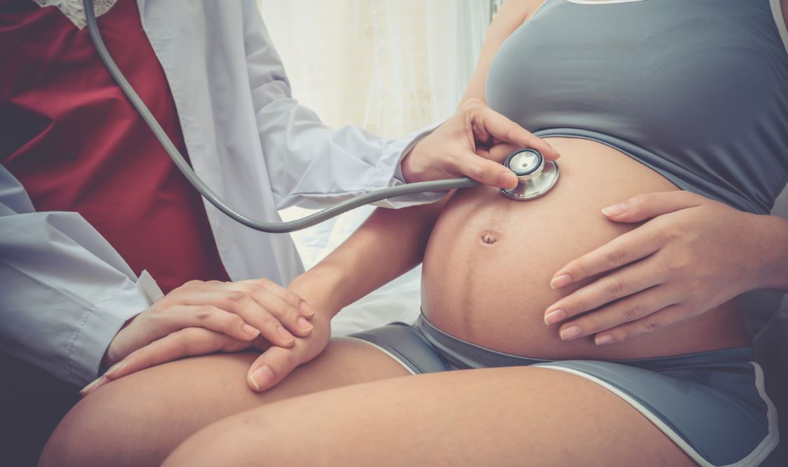 Arzt und Schwangere