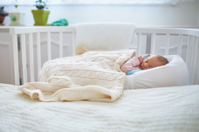 Baby in Beistellbett