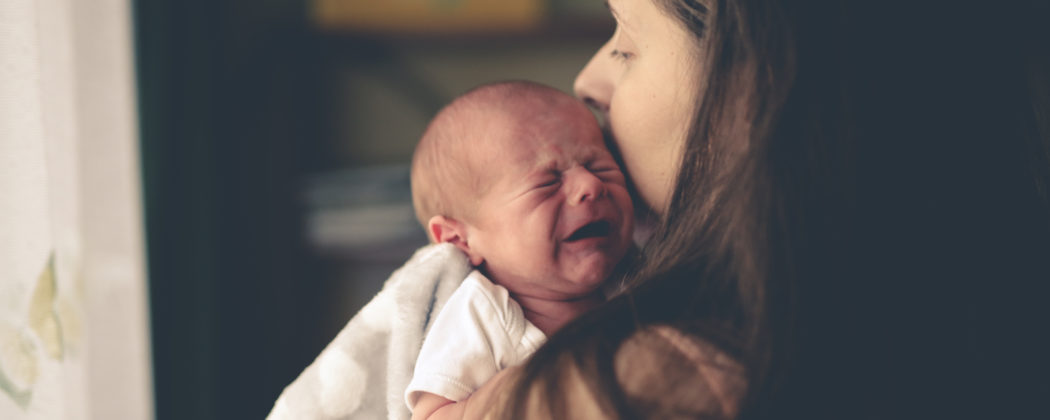 Banner: Warum du das Weinen deines Baby NIEMALS ignorieren solltest