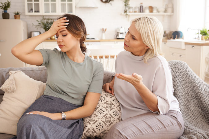 Frauen streuten sich