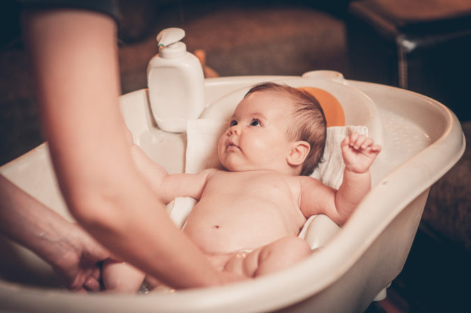 Baby in BAdewanne