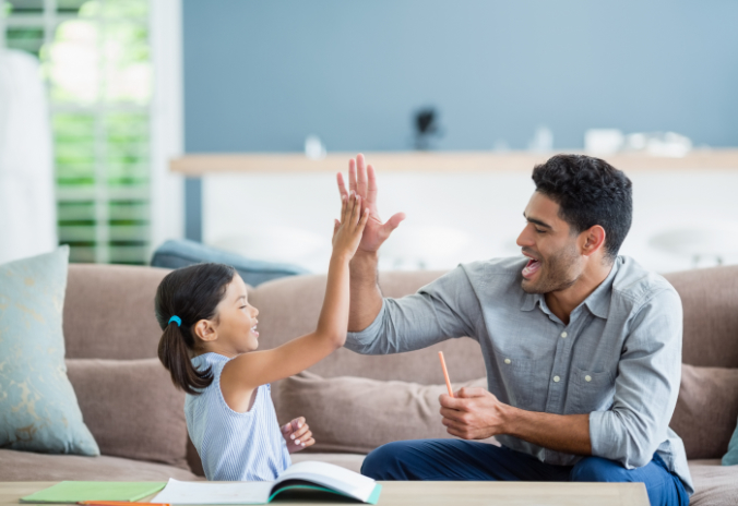 Vater und Tochter High Five