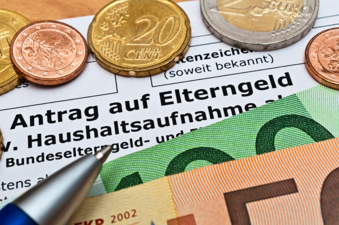 Elterngeldformular mit Bargeld