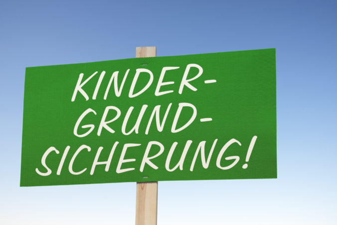 Kindergrundsicherung grünes Schild