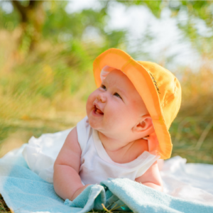 Was ist die richtige Kleidung für Babys im Sommer?