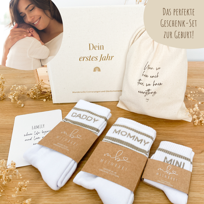 Geschenk zur Geburt Baby – Geschenkset mit Babyalbum & Familien Socken