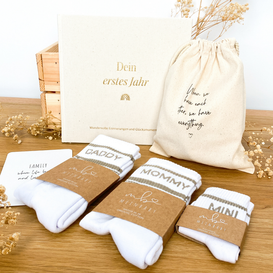 Geschenk zur Geburt Baby – Geschenkset mit Babyalbum & Familien Socken